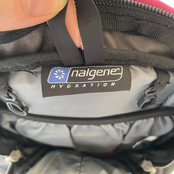 REI Women's Nalgene Hydration Backpack Pink Hiking Camping Outdoors Adventure - Picture 8 of 13